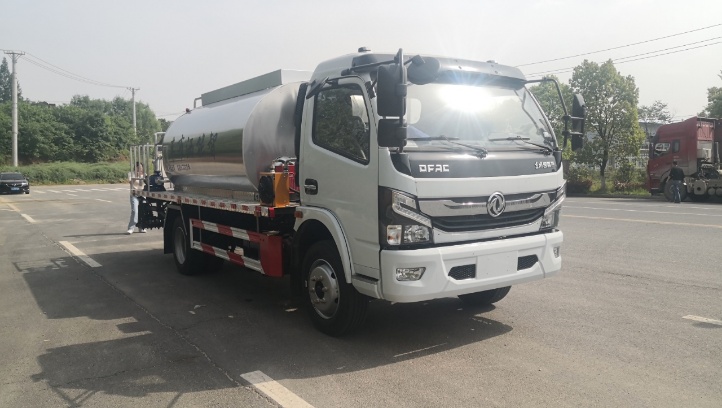 出口型五十铃6方高端智能型沥青洒布车