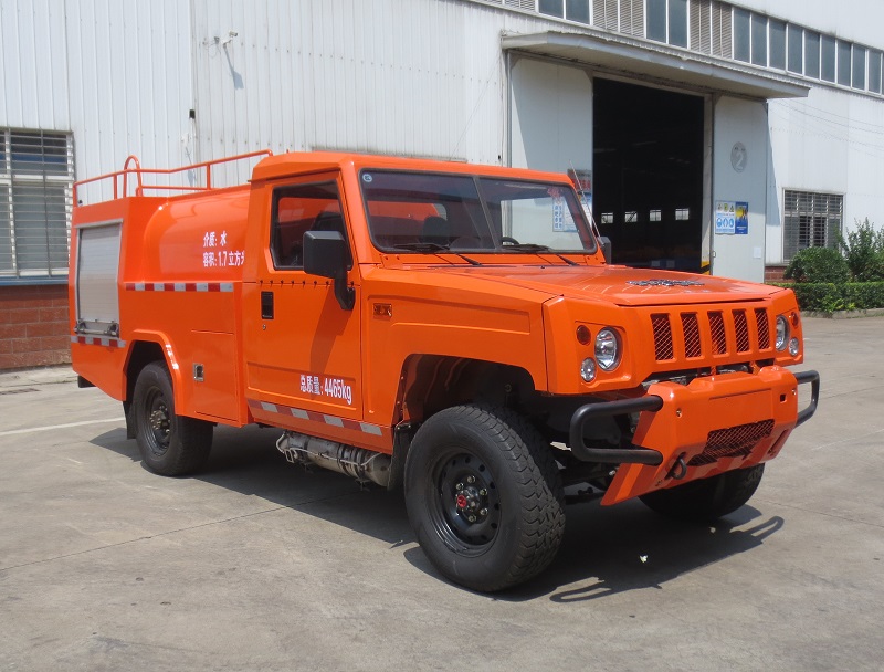 福田4驱越野消防洒水车