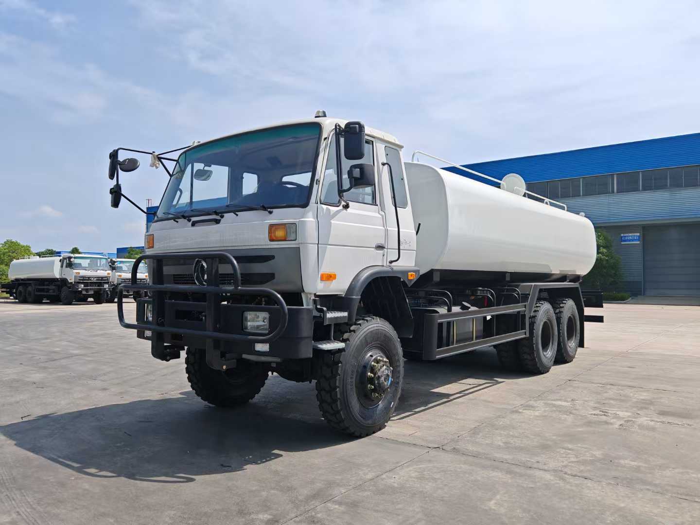 沙漠越野工地降尘六驱东风后双桥洒水车